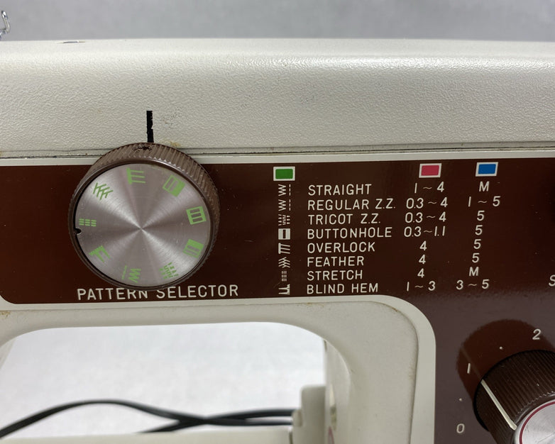Vintage Janome New Home Model 640 Sewing Machine - Pedal and Manual With Case