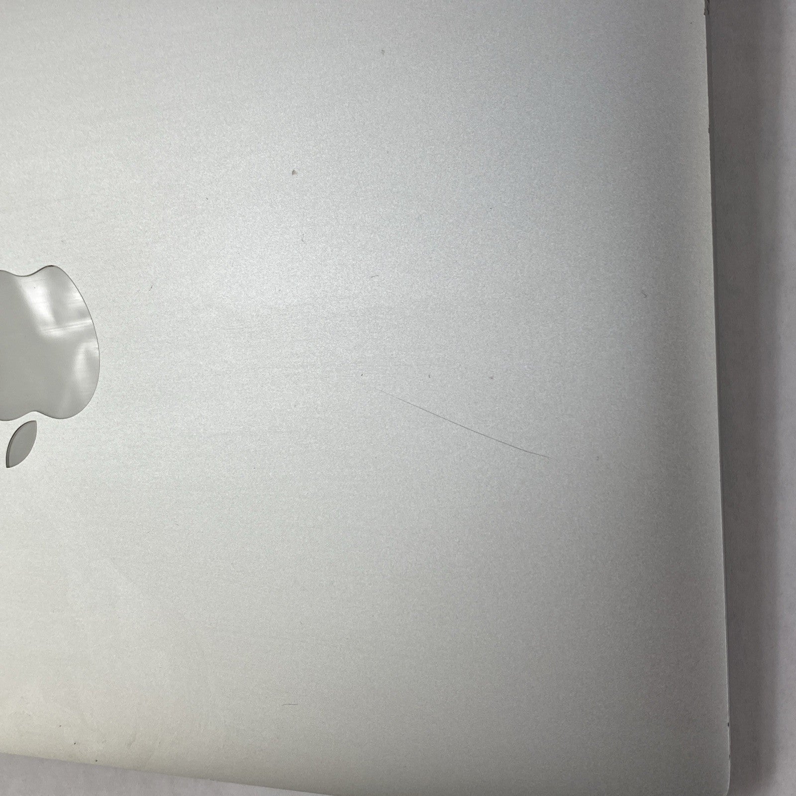 Apple MacBook Air A1465 2014 11" 1.4GHz i5 4GB RAM 120GB SSD os11.7.11 14 Cycles8