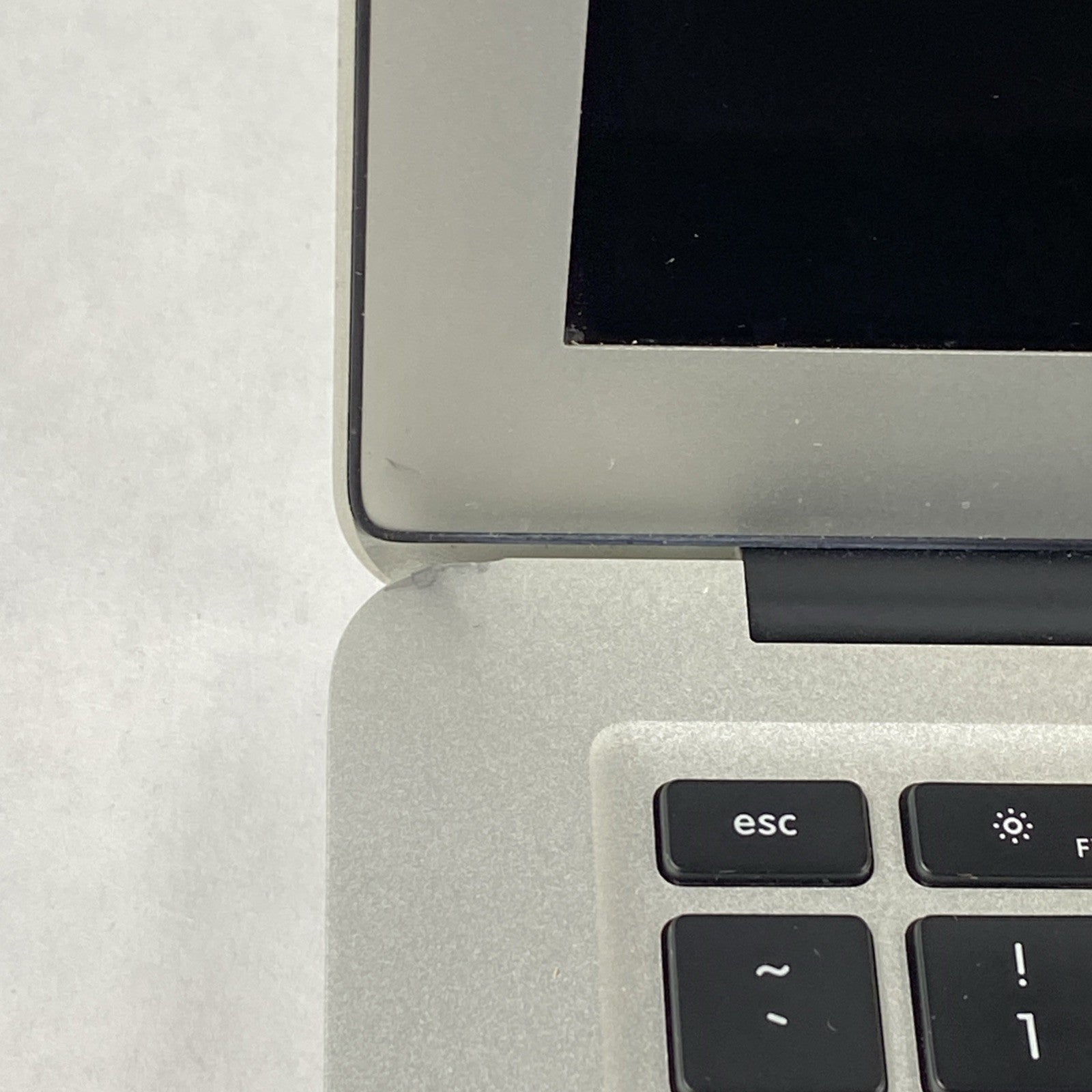 Apple MacBook Air A1369 2011 13" 1.7GHz i5 4GB RAM 250GB SSD os10.13.6 109Cycles8