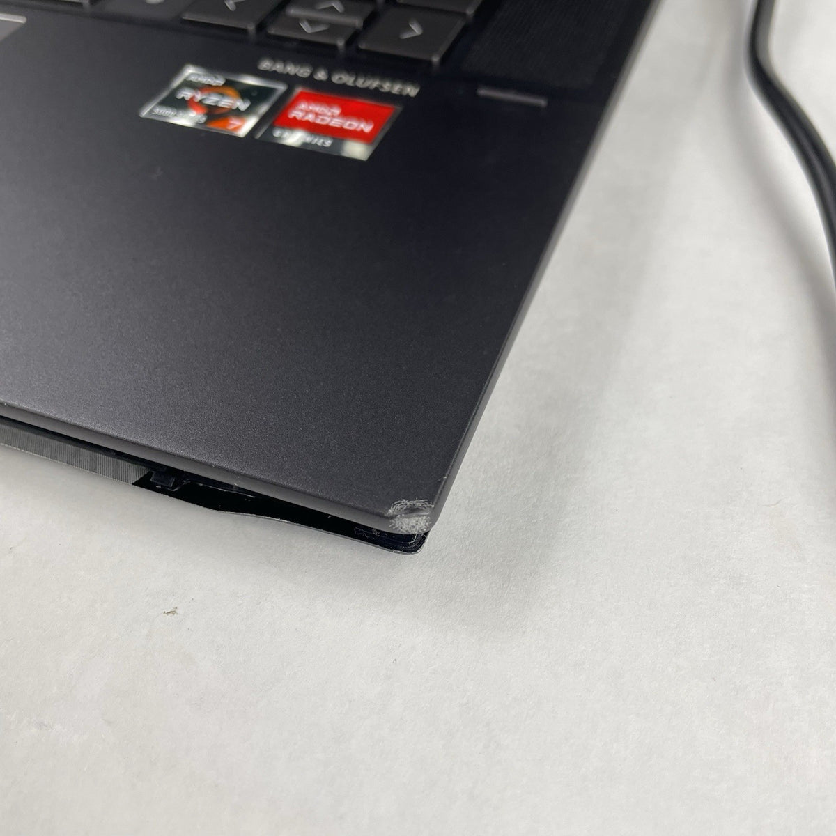 HP Envy x360 15.6" Ryzen 7 5700U 1.80 GHz 16 GB RAM No SSD/OS/AC - Bottom Panel4