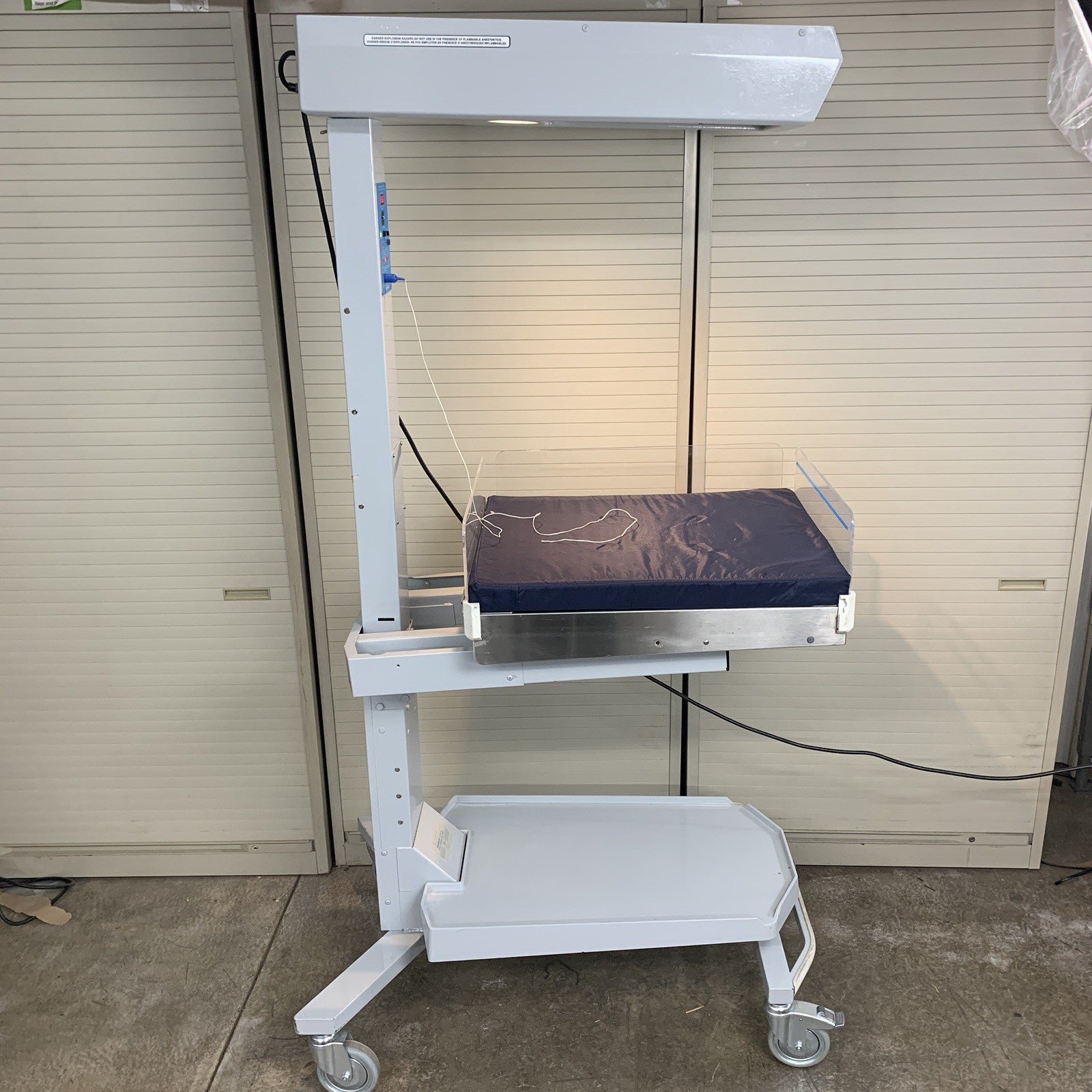 Air-Shields PM78-1 Infant Intensive Care System Powers and Heats