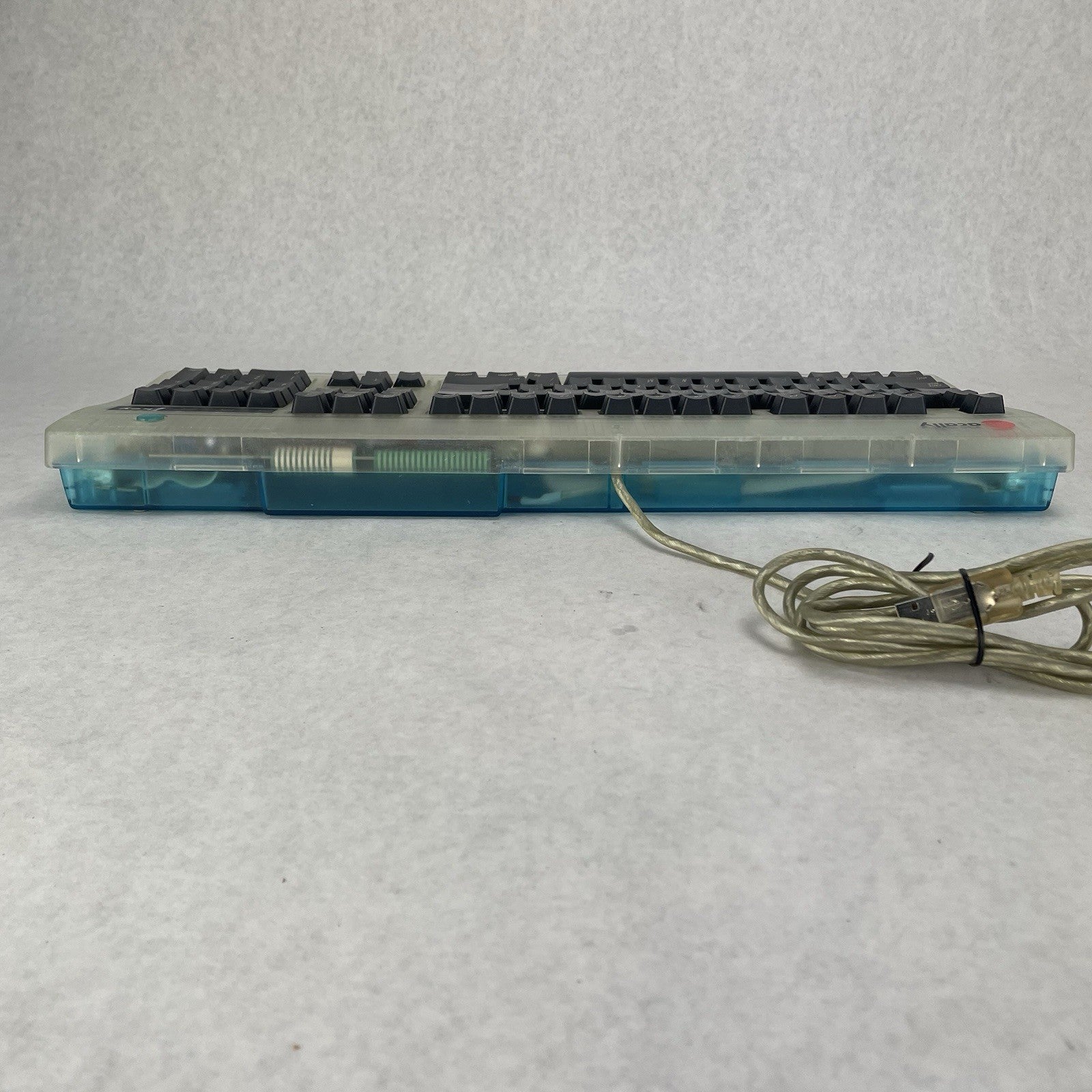 Macally iKey Wired USB Keyboard