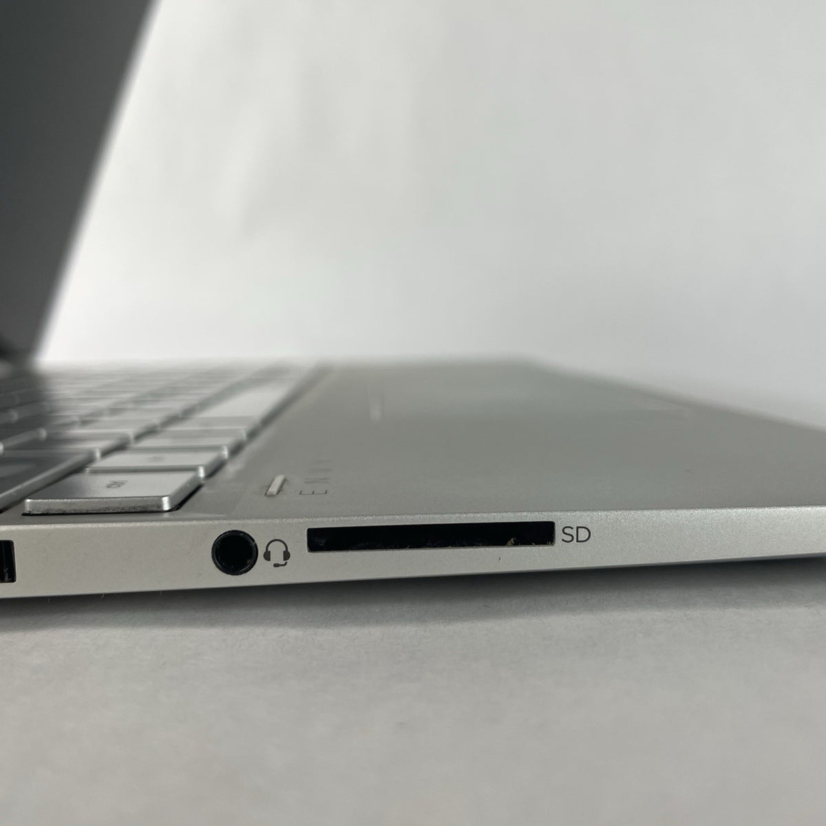 HP Envy x360 15.6" i7-8565U 1.80 GHz 8 GB RAM No SSD/OS/AC - DIMM6