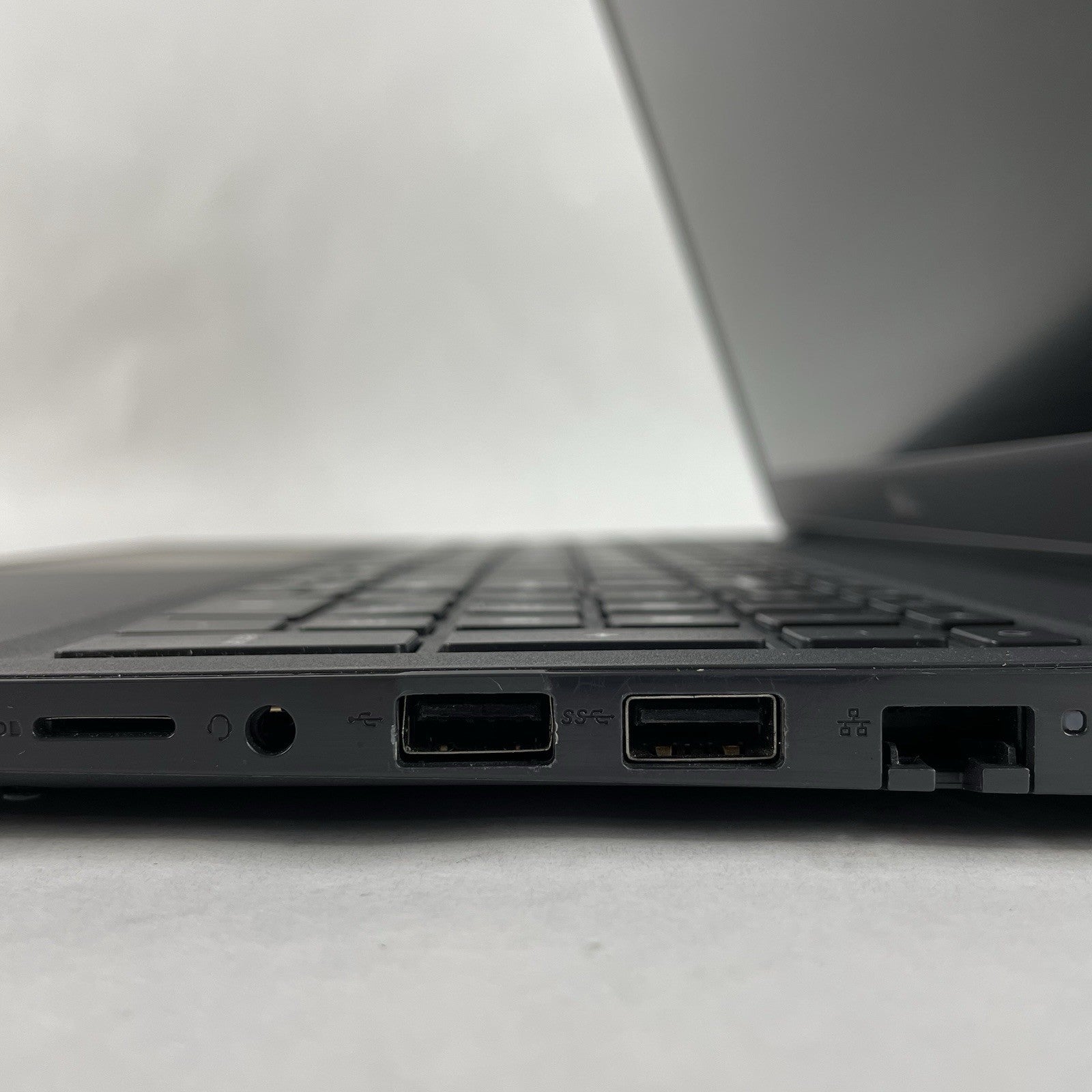 Dell Latitude 3510 15.6" i7-10510U 1.80 GHz 8 GB RAM No SSD/OS/AC5