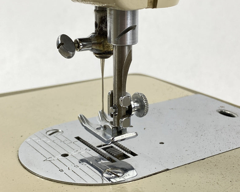 Singer Model 237 Fashion Mate Sewing Machine Cut Wire No pedal - Parts or Repair