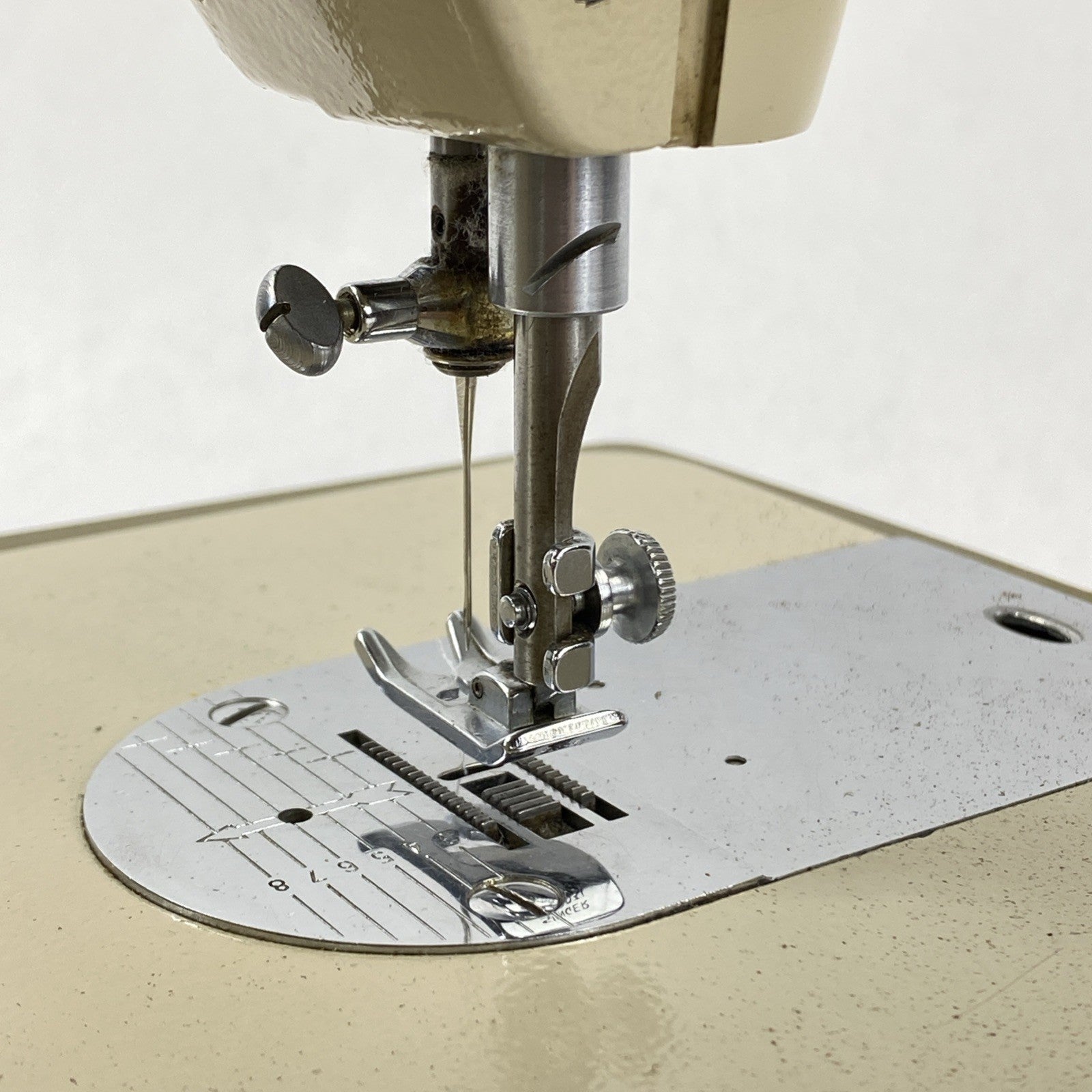 Singer Model 237 Fashion Mate Sewing Machine Cut Wire No pedal - Parts or Repair4