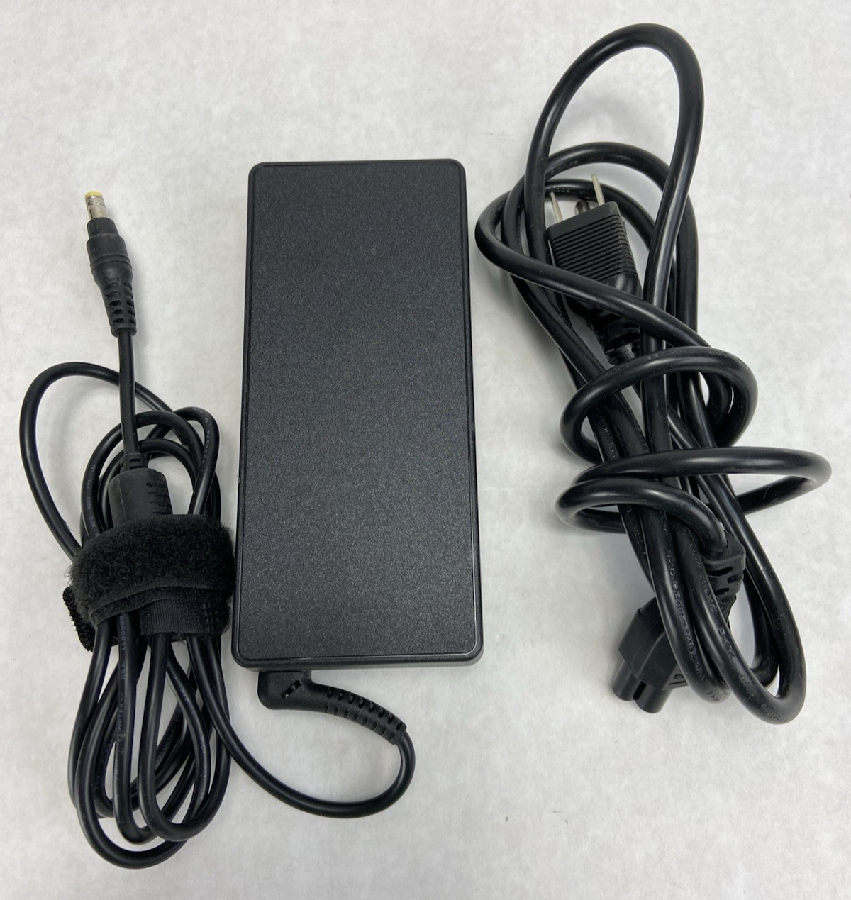 Chicony Lenovo Charger 6.75A 135W A16-135P1A A135A006L AC Adapter