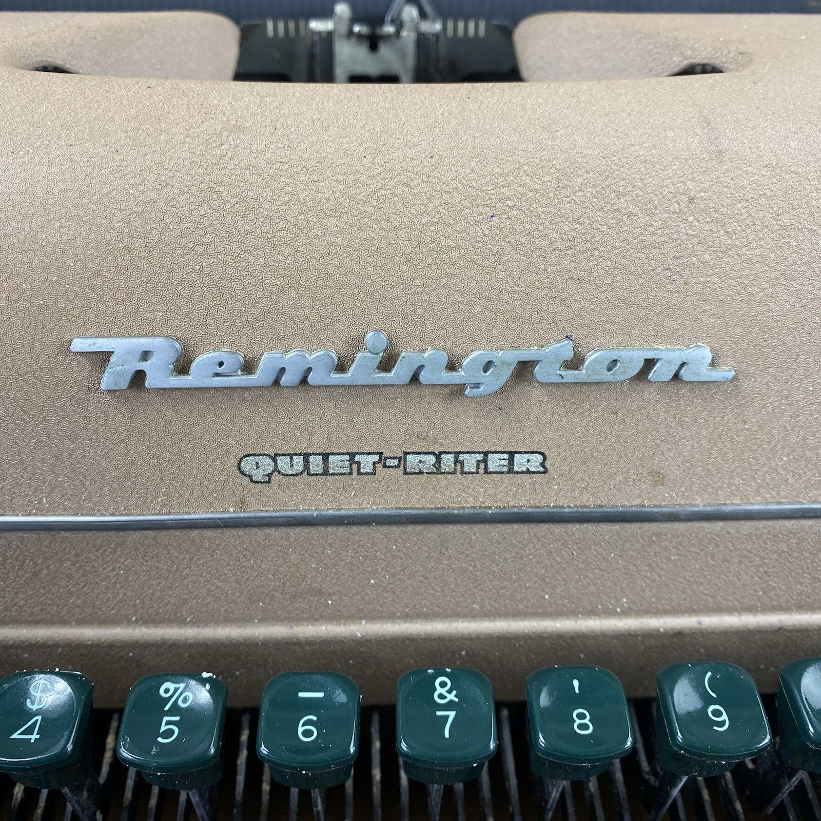 Remington Quiet Riter Miracle Tab Manual Typewriter with Case and Key Untested