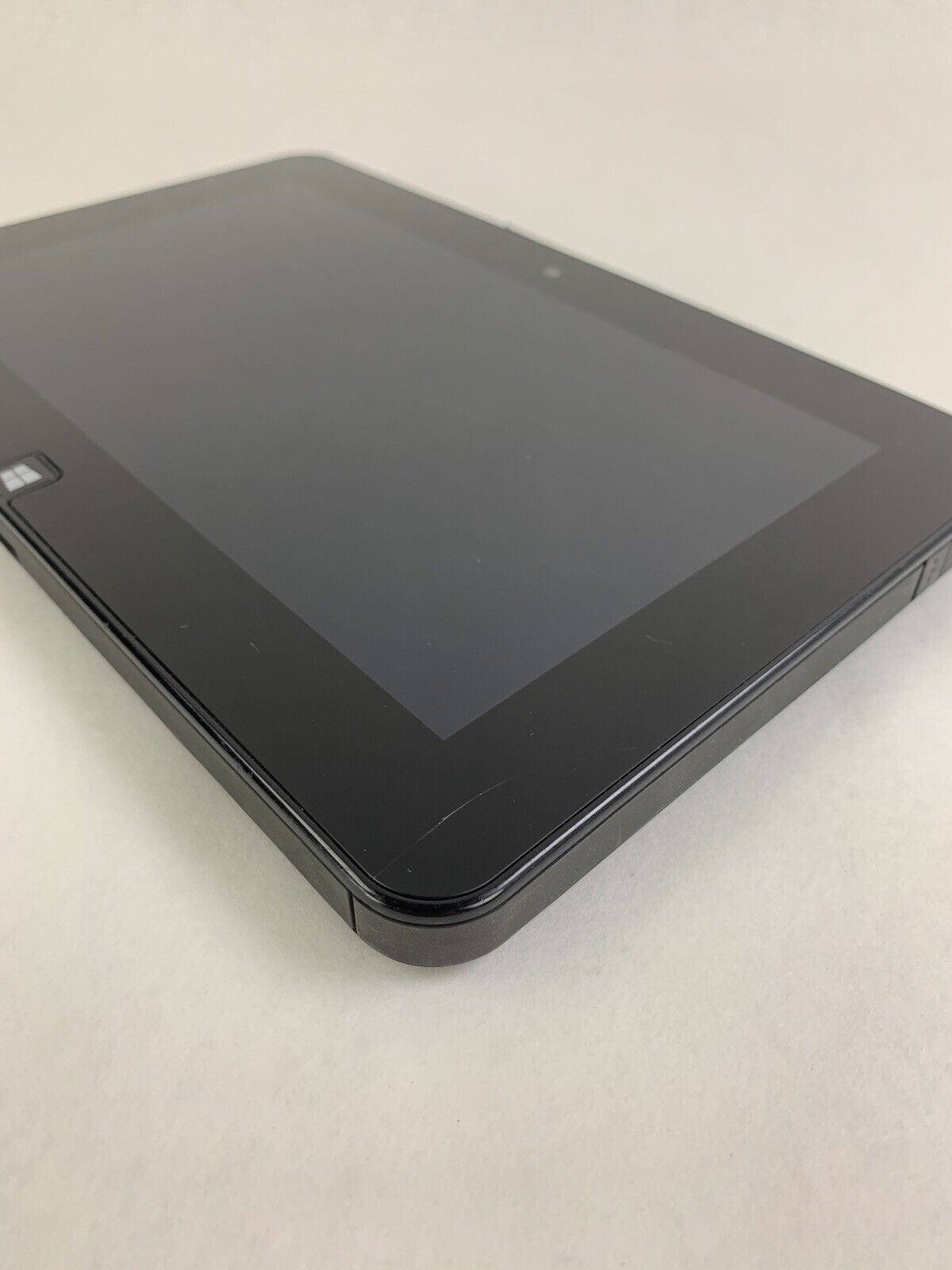 Motion CL920 Tablet PC Pentium N3540 2 GB Ram No HDD, OS, Battery Corner Bent