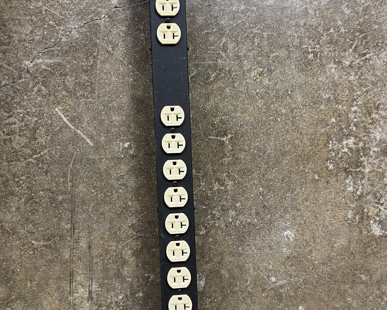 Geist XPBM240-103D20TL5 Smart PDU NEMA 5-20R Plug 30A 120V 24 Outlets