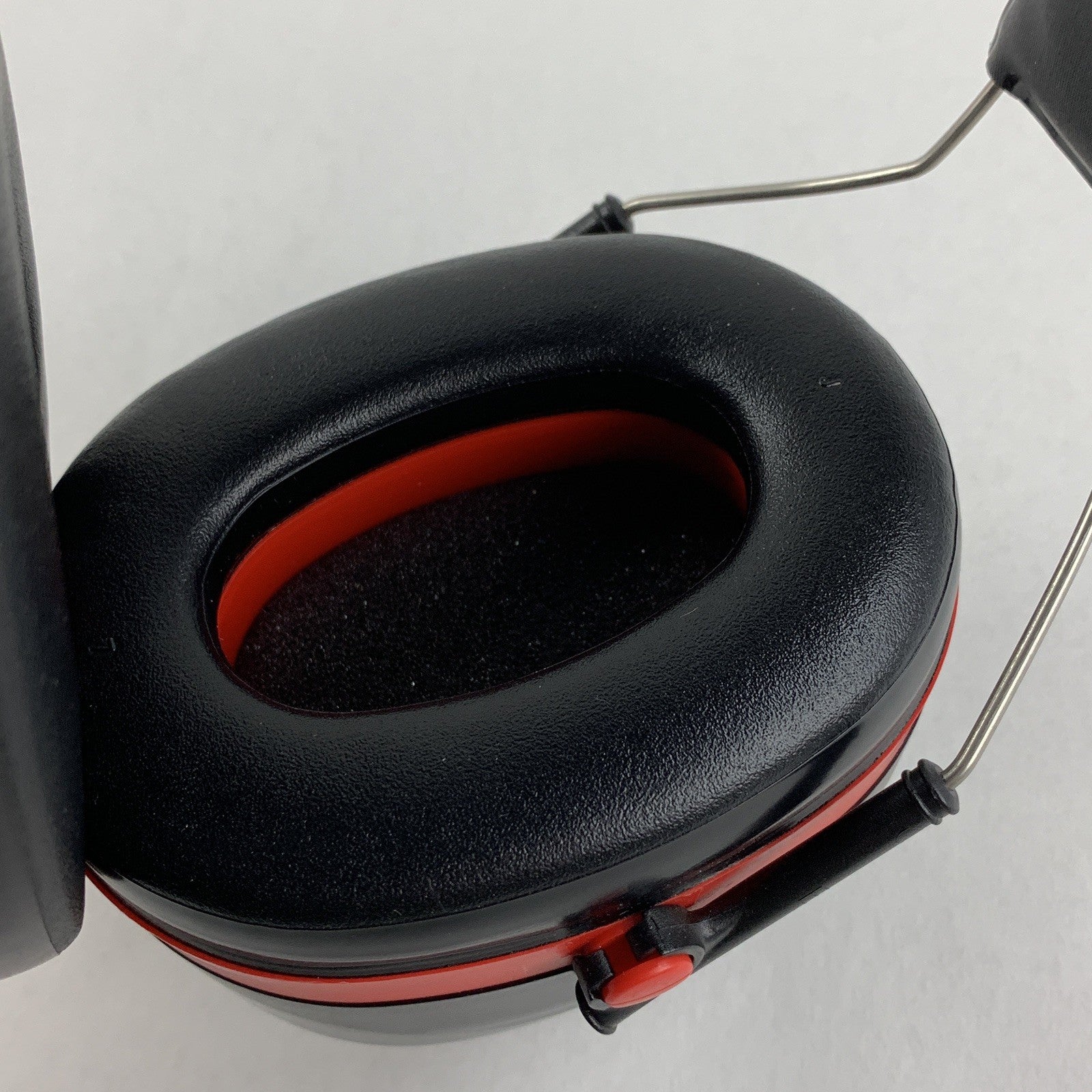 Peltor Optime 101 3M Ear Muffs Black/Red Hearing Conservation Lot of 4x