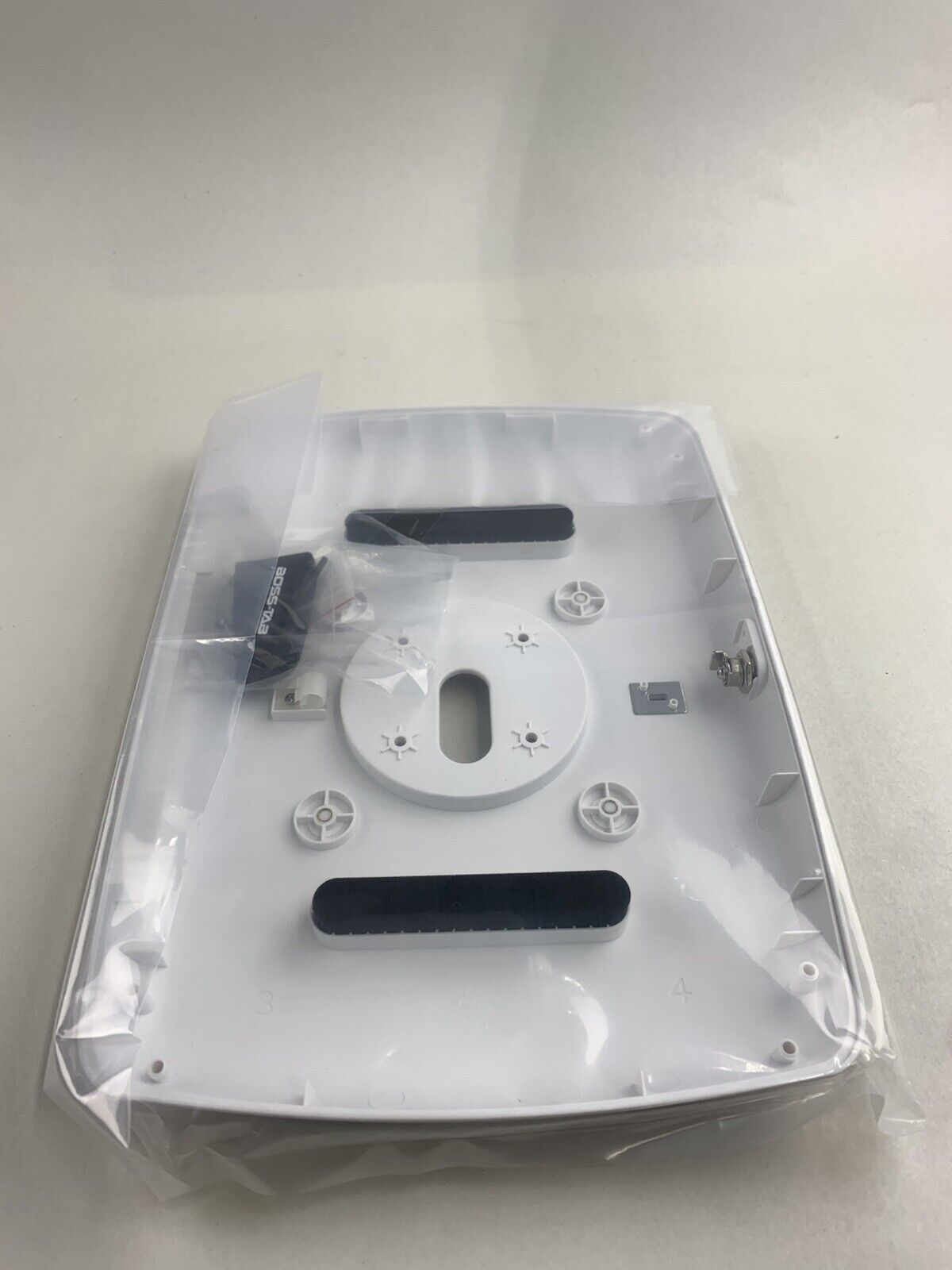 BossTab BFU0-1002 Fusion White Case Medium