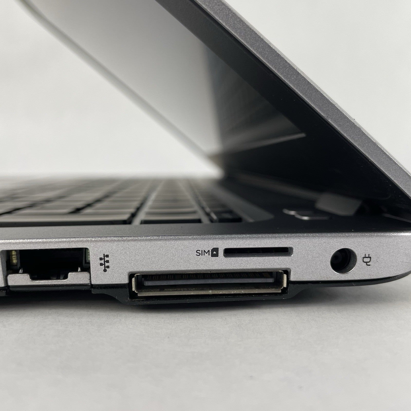 HP EliteBook 840 G4 15.6" i7-7600U 2.80 GHz 8 GB RAM No SSD/OS/AC5