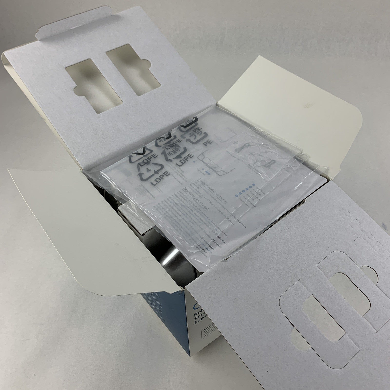 Netgear AX4200 RBK752 Tri-Band Mesh Wi-Fi 6 System White Satellite Router Combo