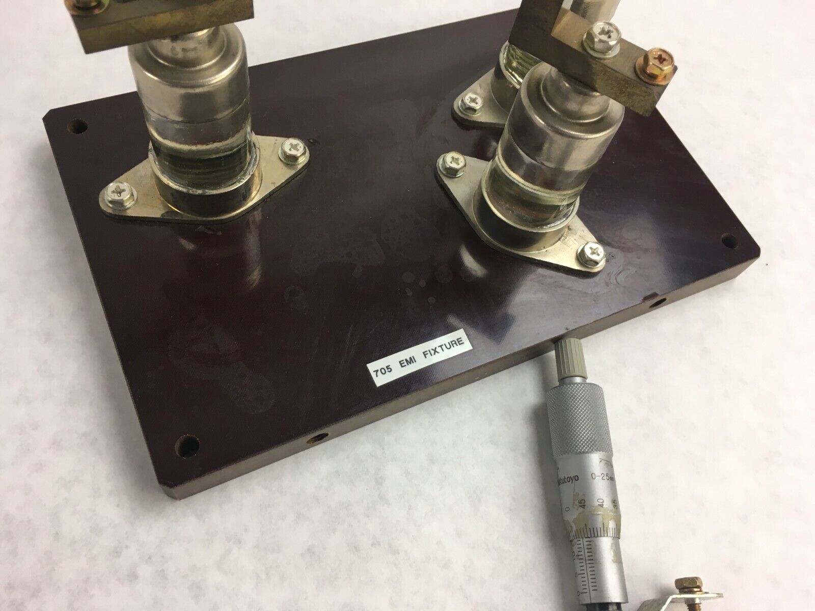 Mitutoyo Micrometer 0-25mm Metric Tool Range .01mm 705 EMI Fixture Tester