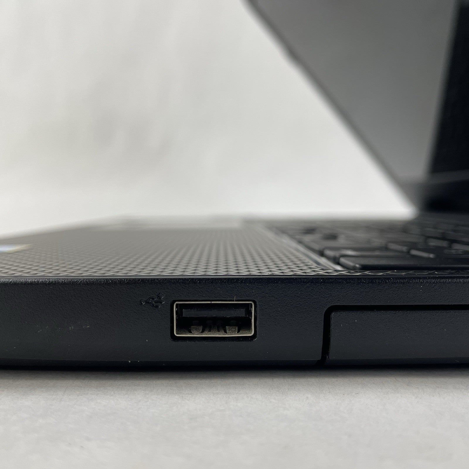 Dell Inspiron 3537 15.6" i3-4010U 1.70 GHz 8 GB RAM No SSD/OS/AC7