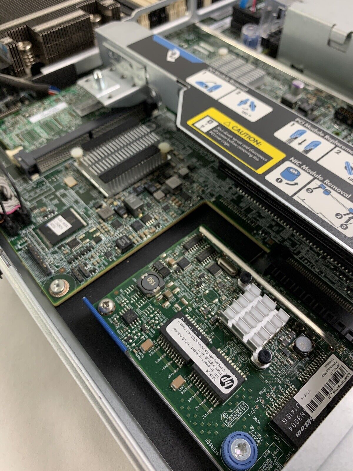 HP ProLiant DL360p Gen8 Xeon E5-2609 V2 2.5 GHz 8 GB RAM No OS No HDD