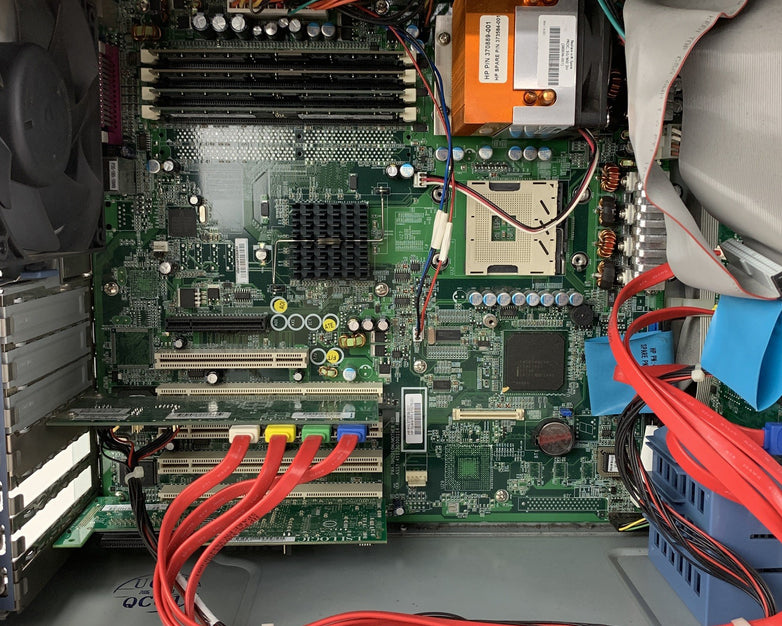 HP Proliant ML150 G2 Tower Server 1x Xeon 3.0 GHz 3 GB Ram No OS No HDD