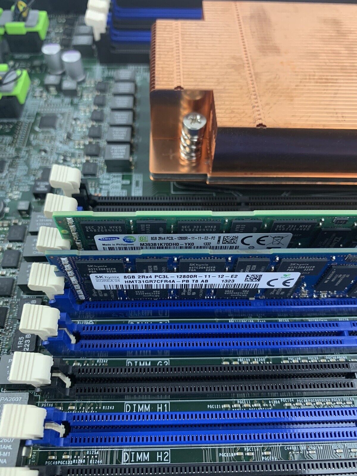 Cisco-UCS UCSC-C220-M3S Server Xeon E5-2609 2.4 GHz  16 GB RAM No HDD No OS
