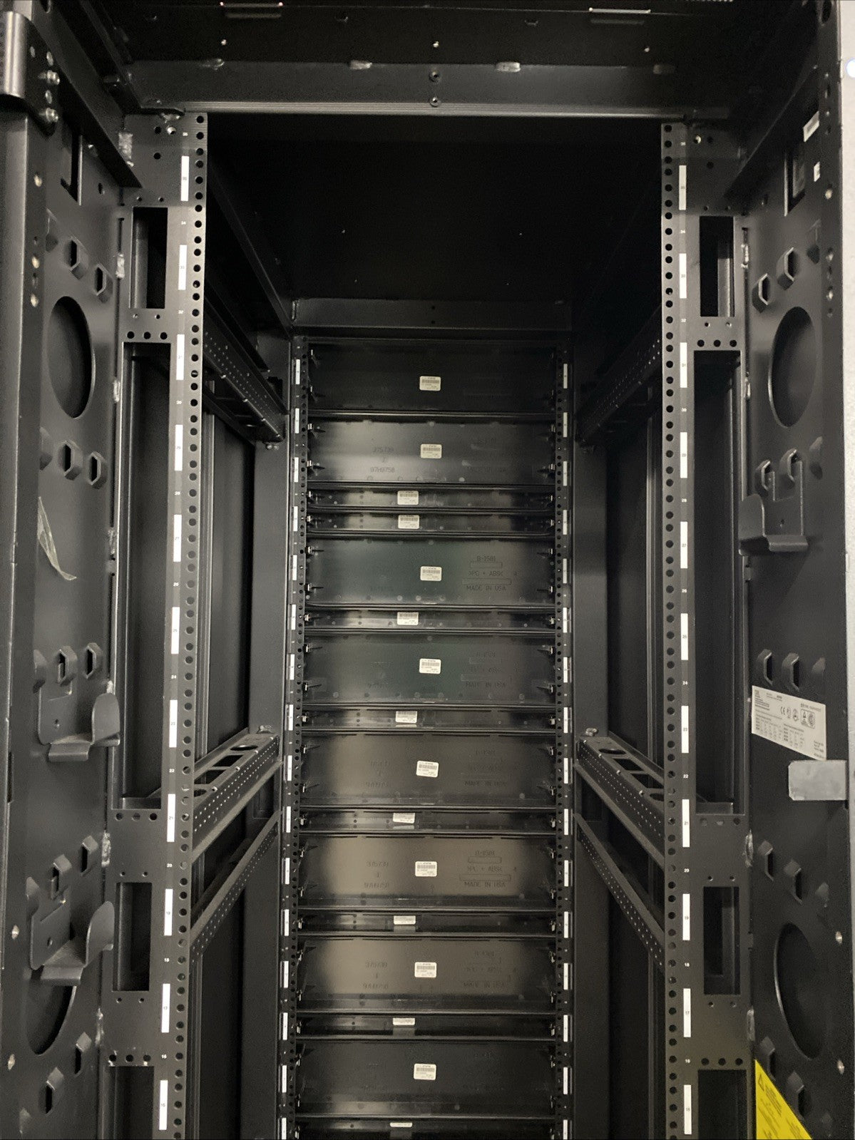 IBM 45D3122 36U Rack IT Network Server Cabinet