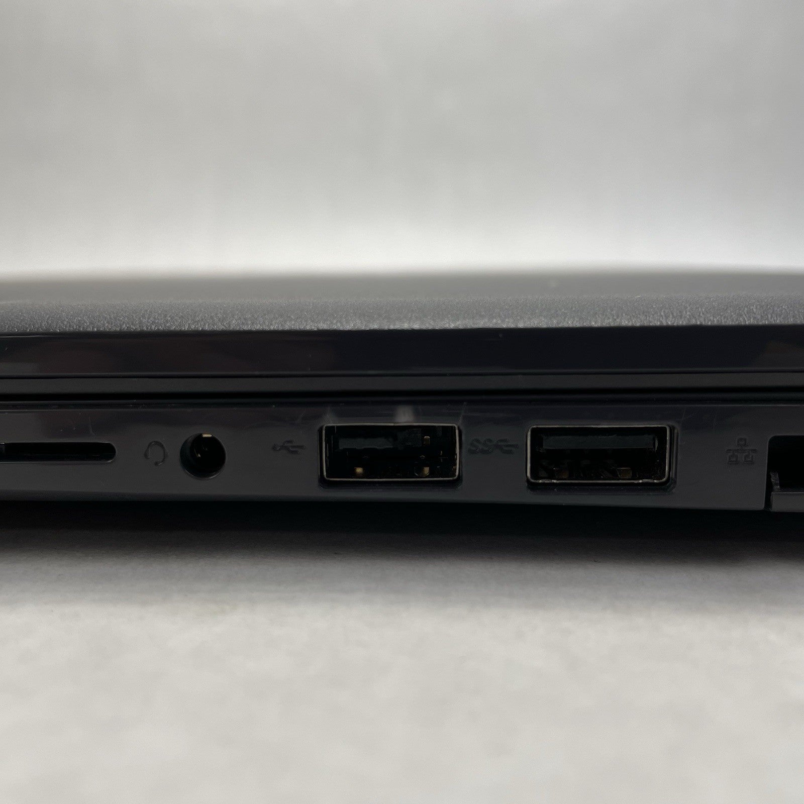 Dell Latitude 3510 15.6" i7-10210U 1.60 GHz 8 GB RAM No SSD/OS/AC - Bad USB19