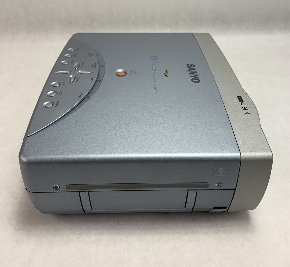 Sanyo PLC-XU37 PRO xtraX Multiverse Projector - No Remote5