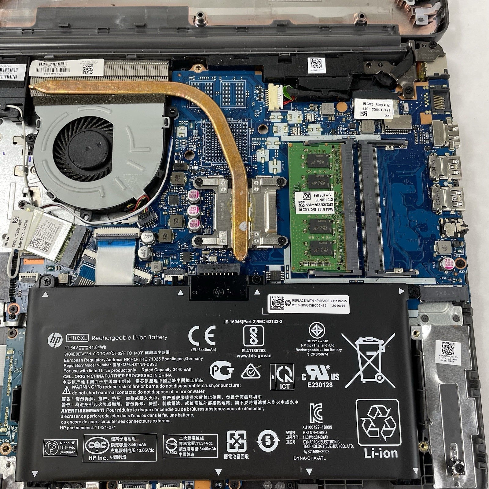 HP 255 G7 15.6" Ryzen 3 2200U 2.50 GHz 8 GB RAM No SSD/OS/AC17
