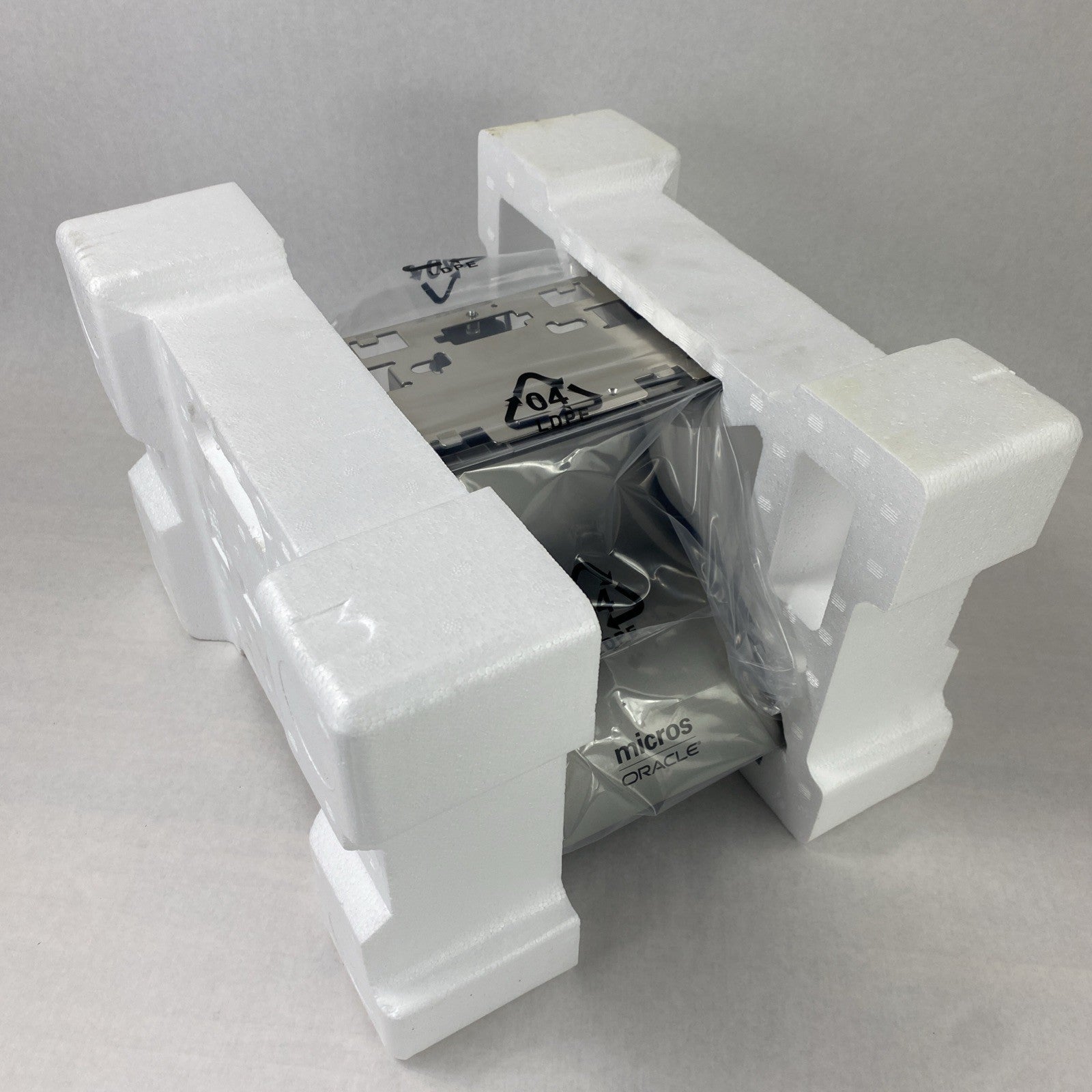 Oracle Micros Workstation 6 Series 2 Celeron 4305UE 2.0 GHz 8GB No SSD w/ Stand