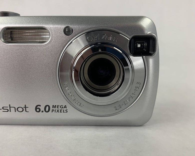 Sony DSC-S600 Cyber Shot 6.0 MP Digital Camera w/ Case No Power Parts and Repair