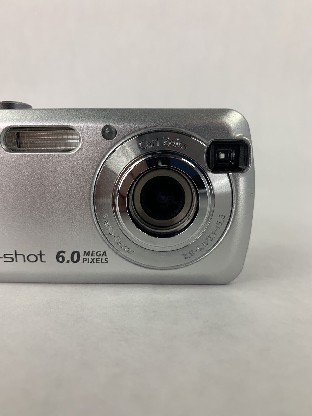 Sony DSC-S600 Cyber Shot 6.0 MP Digital Camera w/ Case No Power Parts and Repair