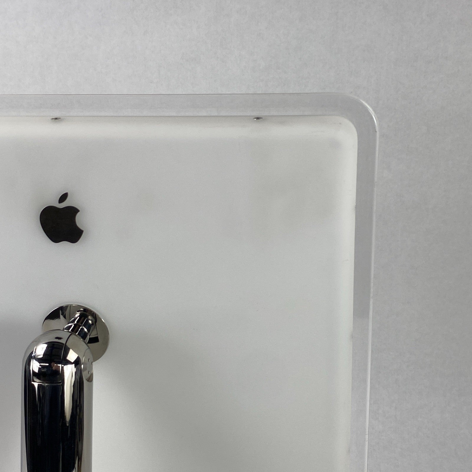 Apple M6498 iMac G4 / 800 15" 2002 PowerPC G4 2.10 GHz 768 MB RAM No HDD No OS