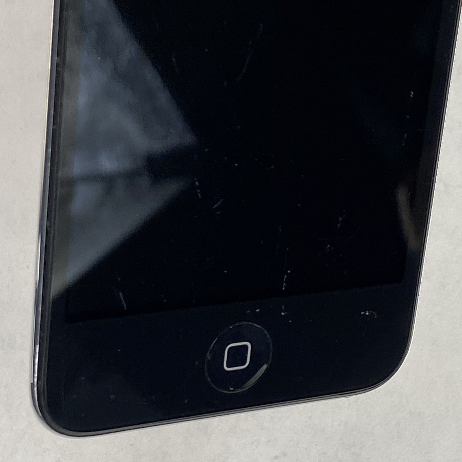 Apple iPod Touch 4th Gen A1367 32GB 3.5" Black IOS 6.1.65