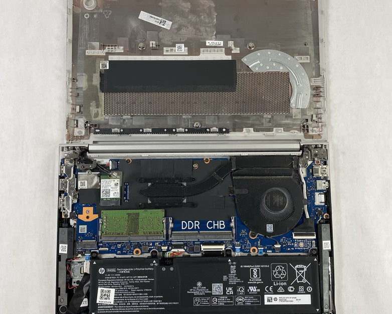 HP ProBook 630 G8 13.3" i7-1165G7 2.80 GHz 8 GB RAM No SSD No OS - Dinged Corner