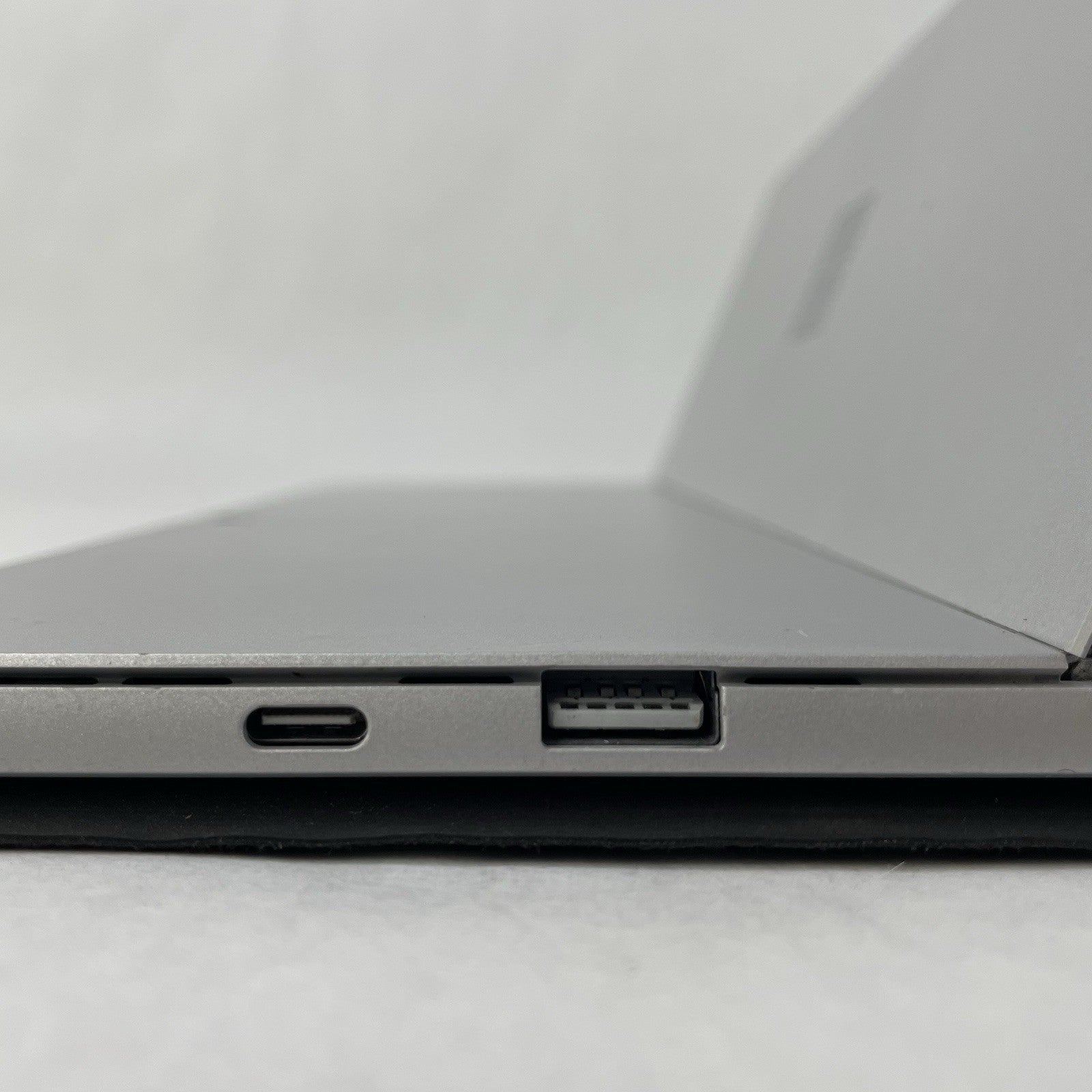MicroSoft Surface Pro 7 13.3" i7-1065G7 1.30 GHz 16 GB RAM 256 GB SSD Windows 117