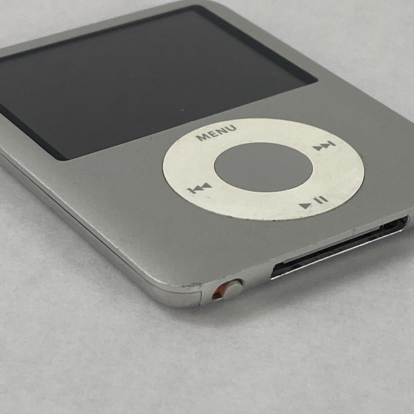 Apple iPod Nano 3rd Gen A1236 8GB Silver v1.1.311