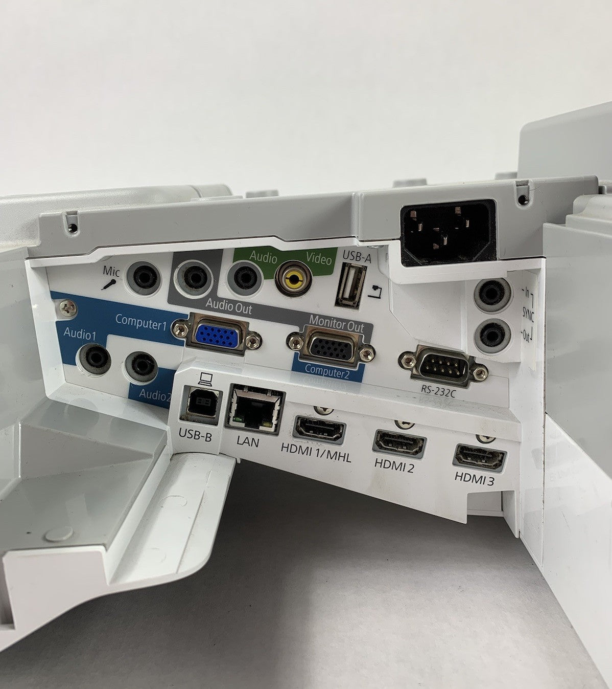 Epson H741A BrightLink 685Wi LCD Projector 3285 Lamp Hours