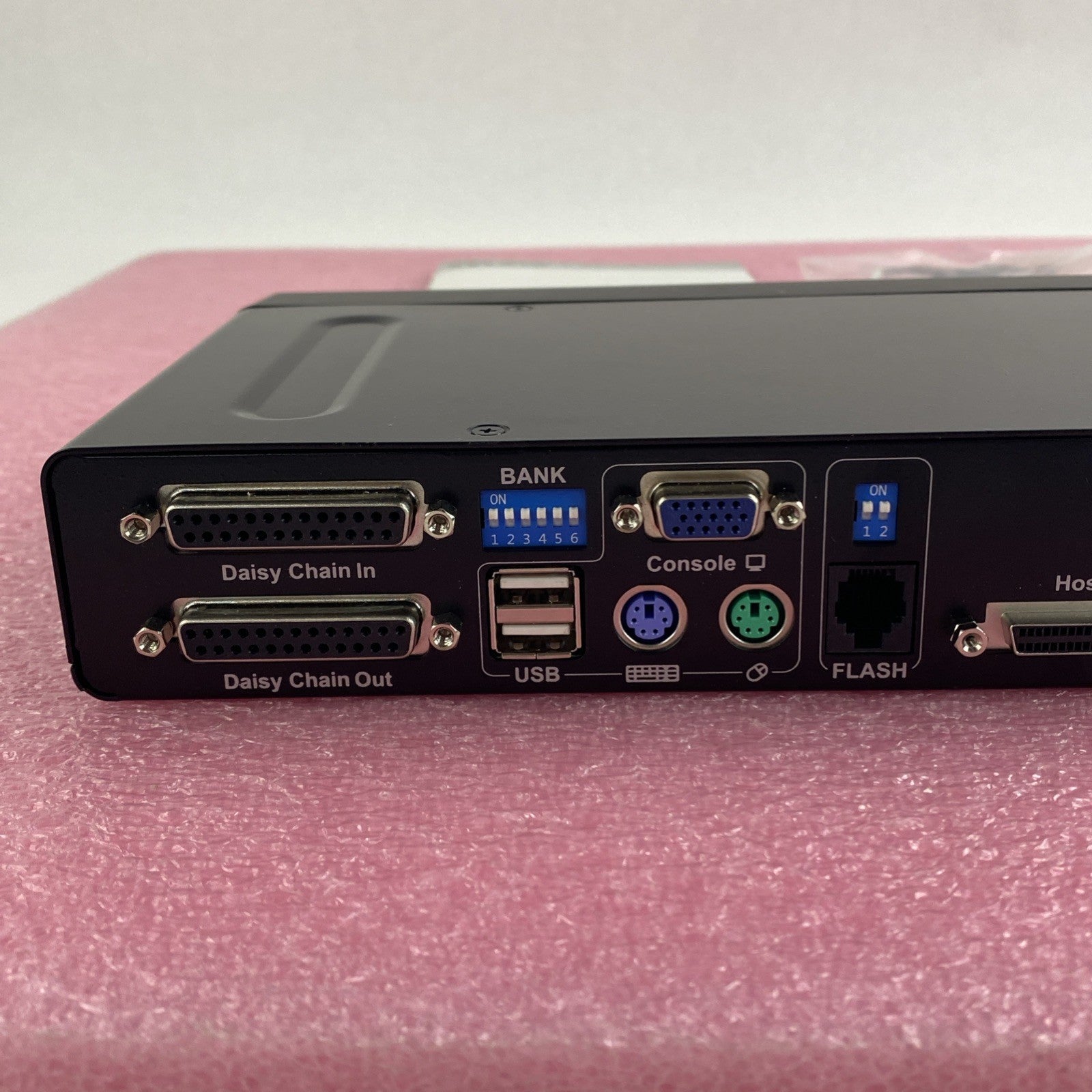 Belkin F1DA104Z OmniView Pro3 4-port KVM Switch8