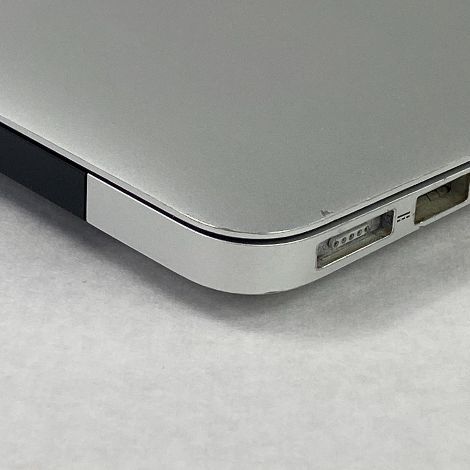 Apple MacBook Air A1466 2014 13" 1.4GHz i5 4GB RAM 250GB SSD os11.7.1 515 Cycles