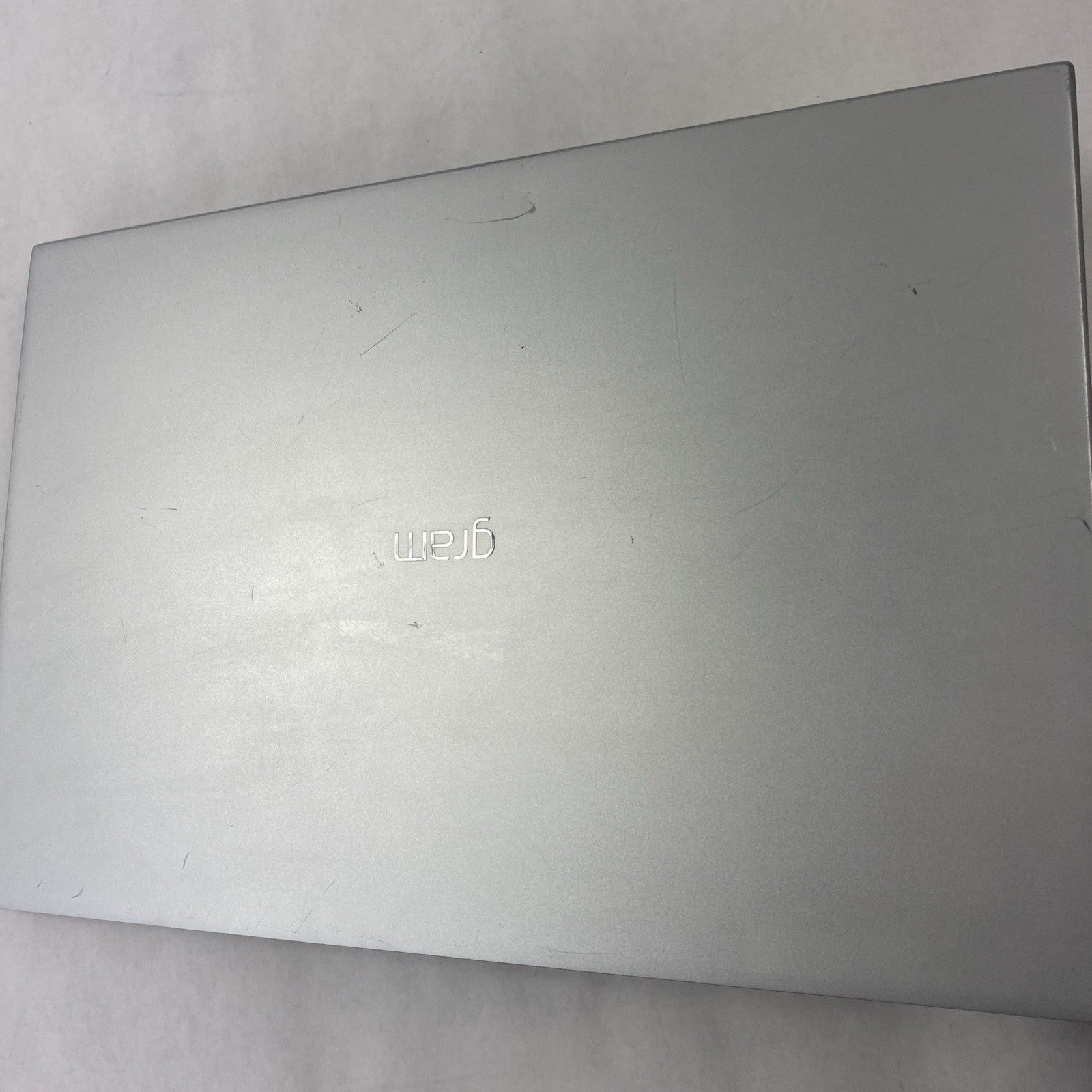 LG Gram 17Z90P-N.APS5U1 Intel Core i7-1165G7 2.80 GHz 16 GB RAM 17" No SSD No OS