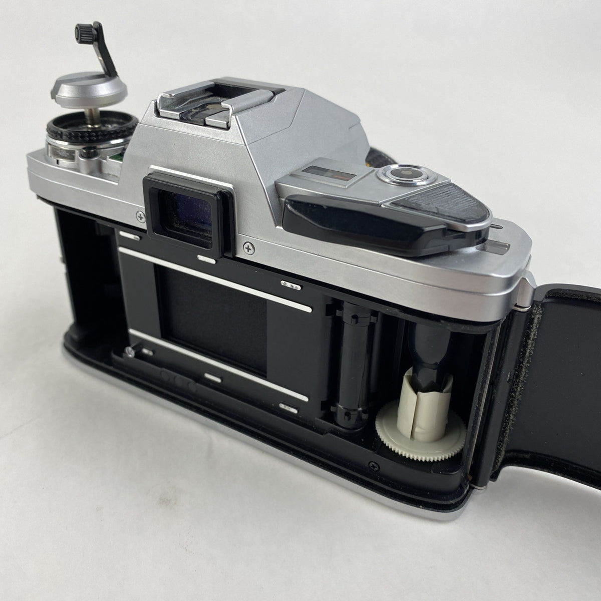 Minolta X-370 SLR Film Camera w/ Minolta 50mm 1:1.7 Lens - Untested Parts10