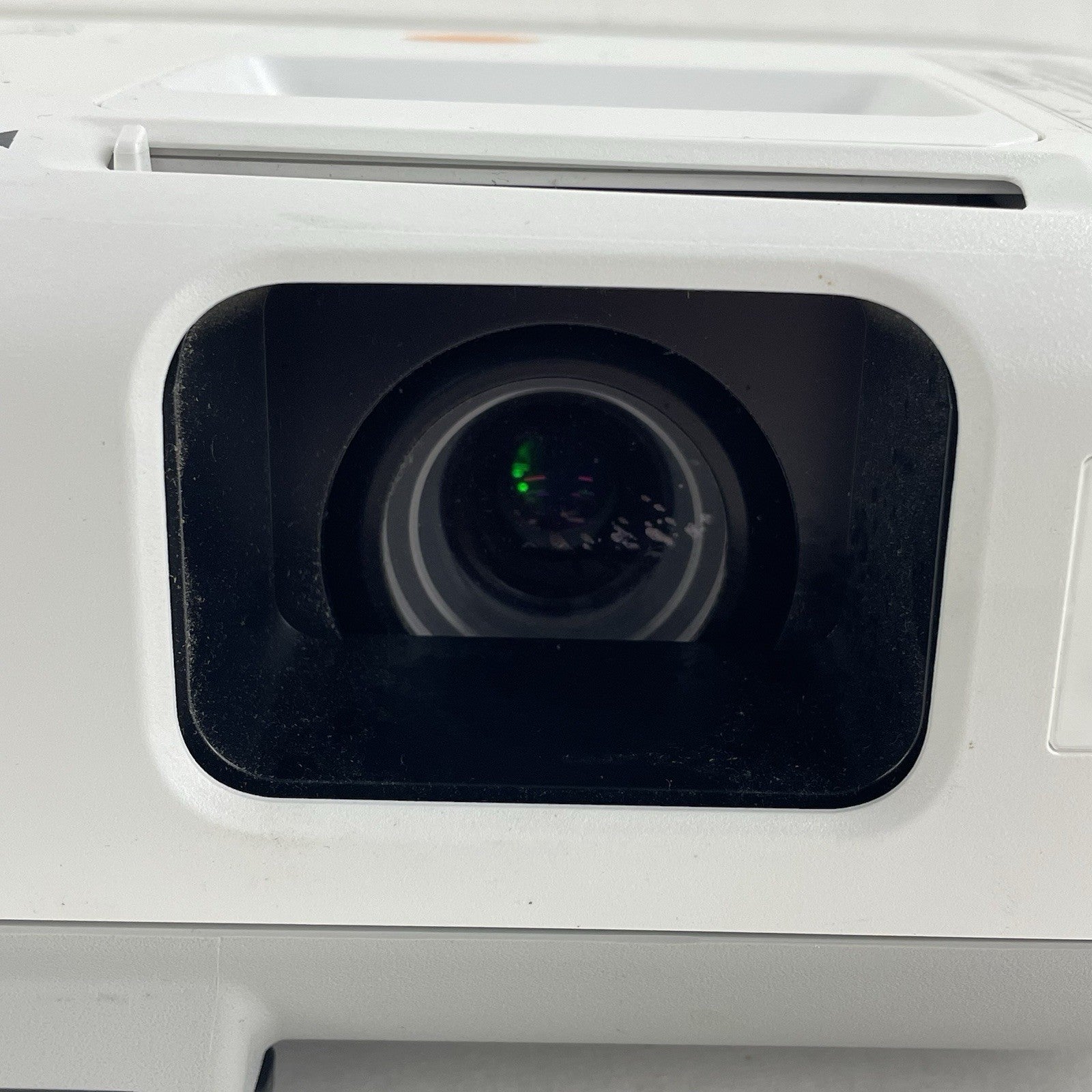 Epson H382F LCD Lamp Projector No Lamp No Remote- Parts or Repair