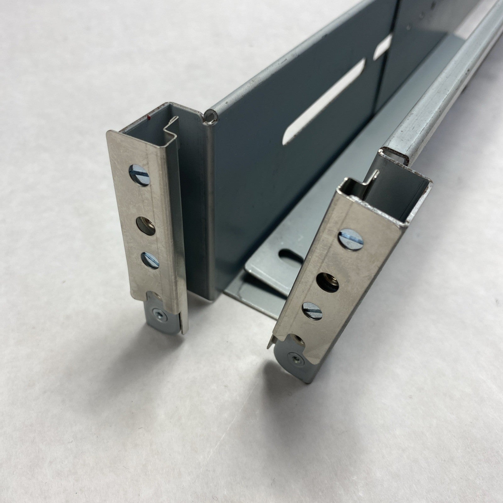 IBM/Lenovo Storwize 45W8837 48W8838 2U Rail Set11