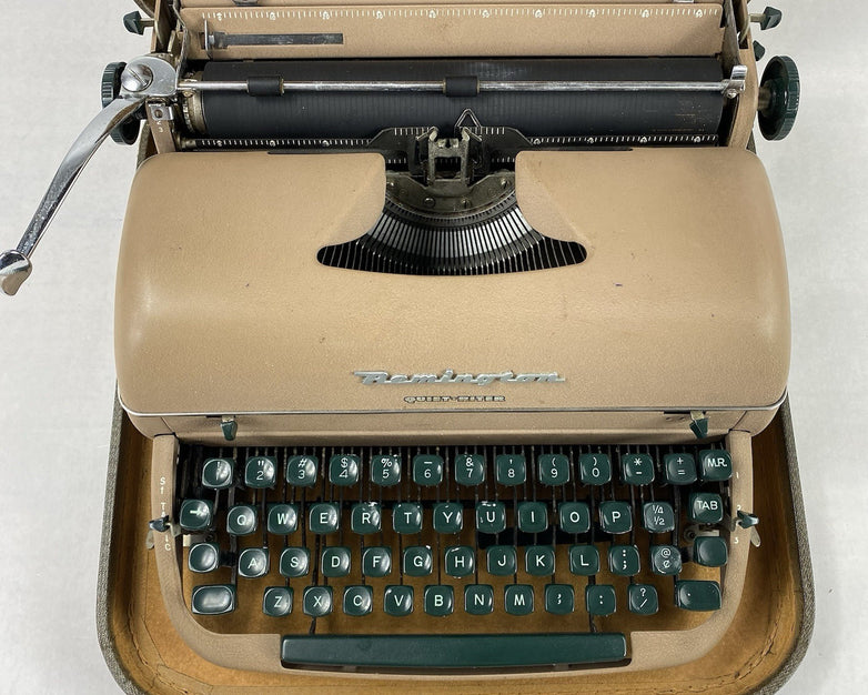 Remington Quiet Riter Miracle Tab Manual Typewriter with Case and Key Untested