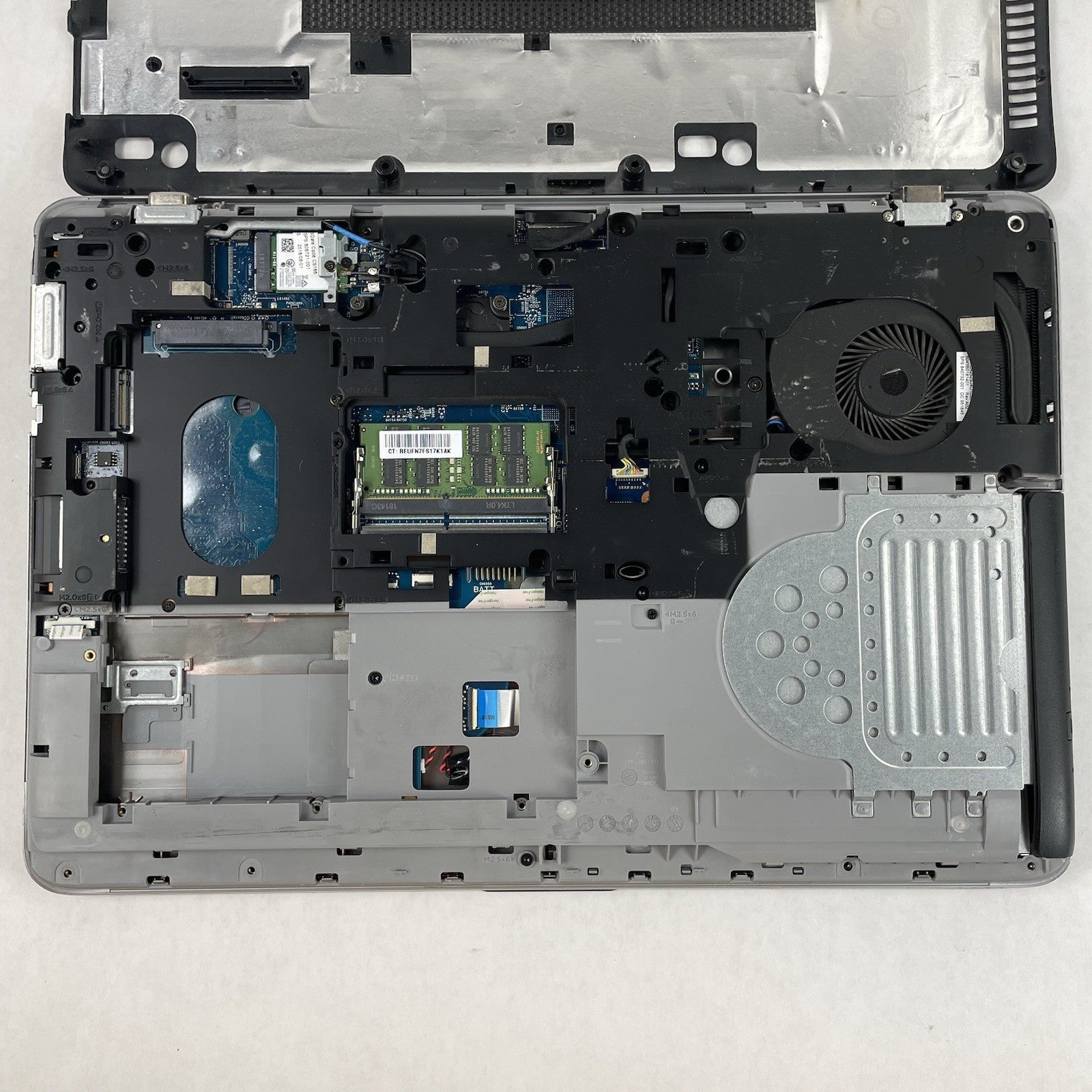 HP ProBook 650 G2 15.6" i5-6200U 2.30GHz 8GB RAM No SSD/OS/AC/Batt - Bad Corner17