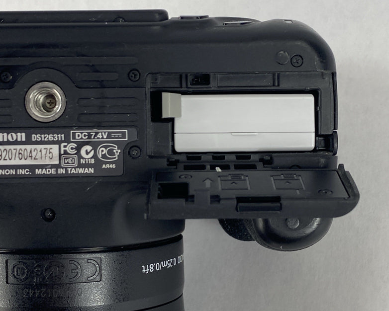 Canon DS126311 Camera EFS 18-55mm Macro 0.25m/0.8ft Zoom Lens w/Battery and Dock