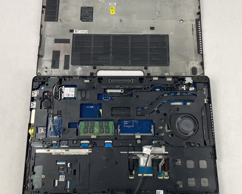 Dell Latitude E5570 15.6" i5-6300U 2.40 GHz 8 GB RAM No SSD/OS/AC/Batt - READ