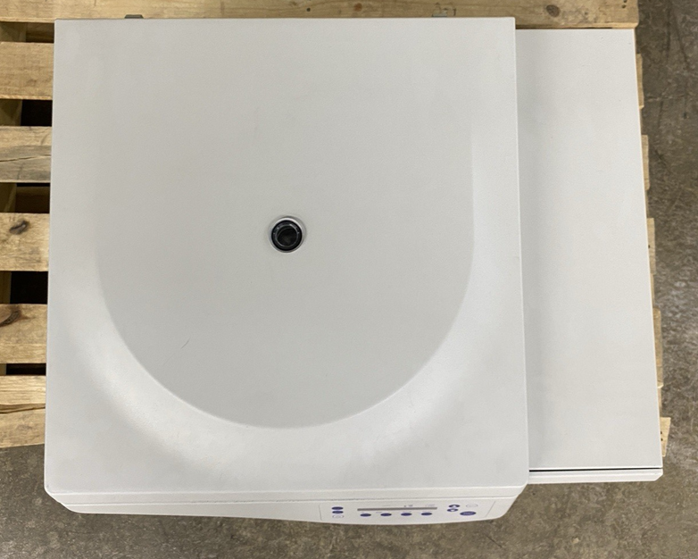Eppendorf 5810R Refrigerated Centrifuge w/ A-4-62 Rotor