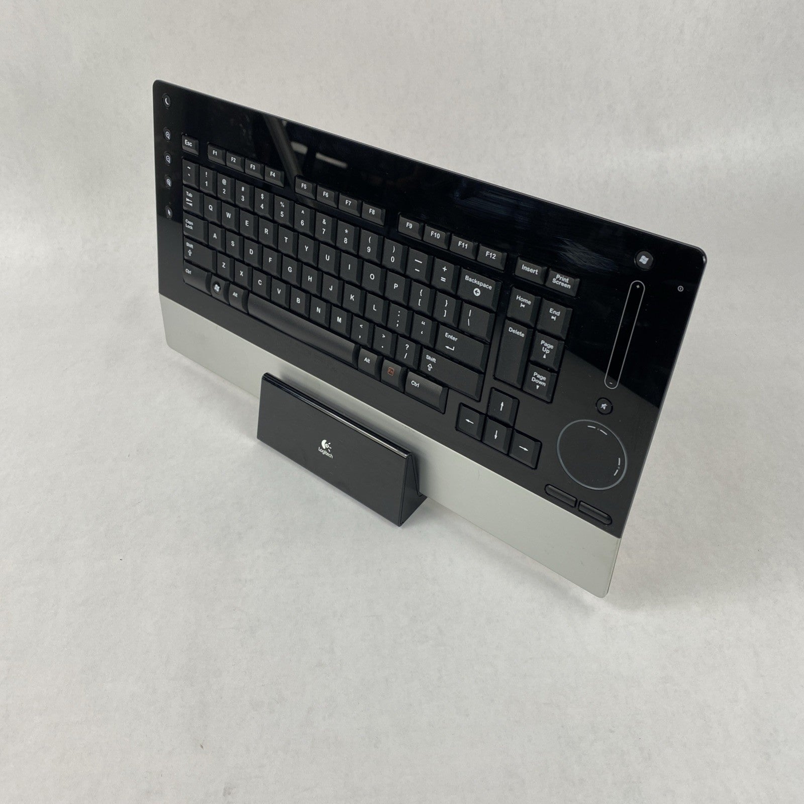Logitech Y-RAY81 Bluetooth Keyboard Tested0