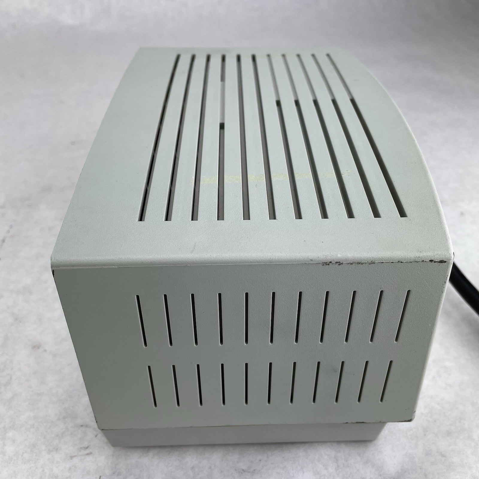 APC Automatic Voltage Regulator LE1200 Line-R 1200VA Parts Or Repair