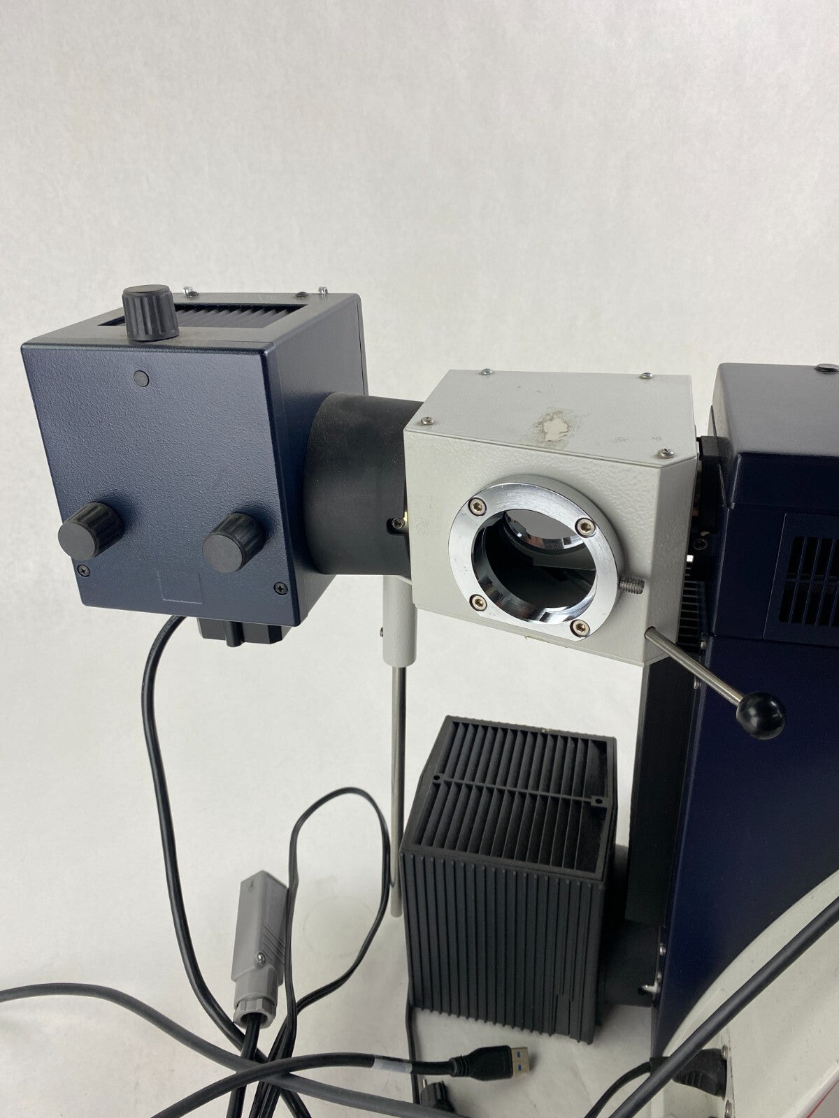 Leica DM6000M Microscope w/ Objectives Power Supplies Clemex Camera